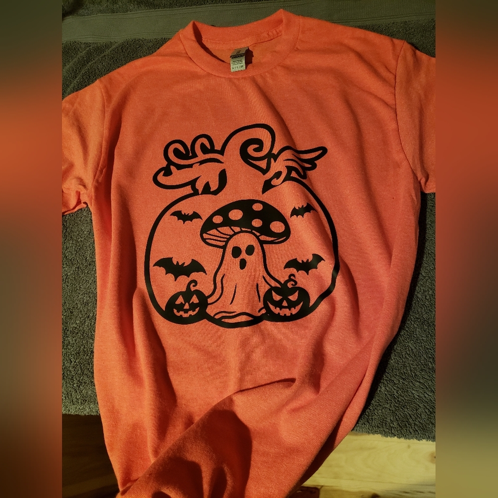 Ghosty Mushroom • Graphic Tshirt • Siza Small